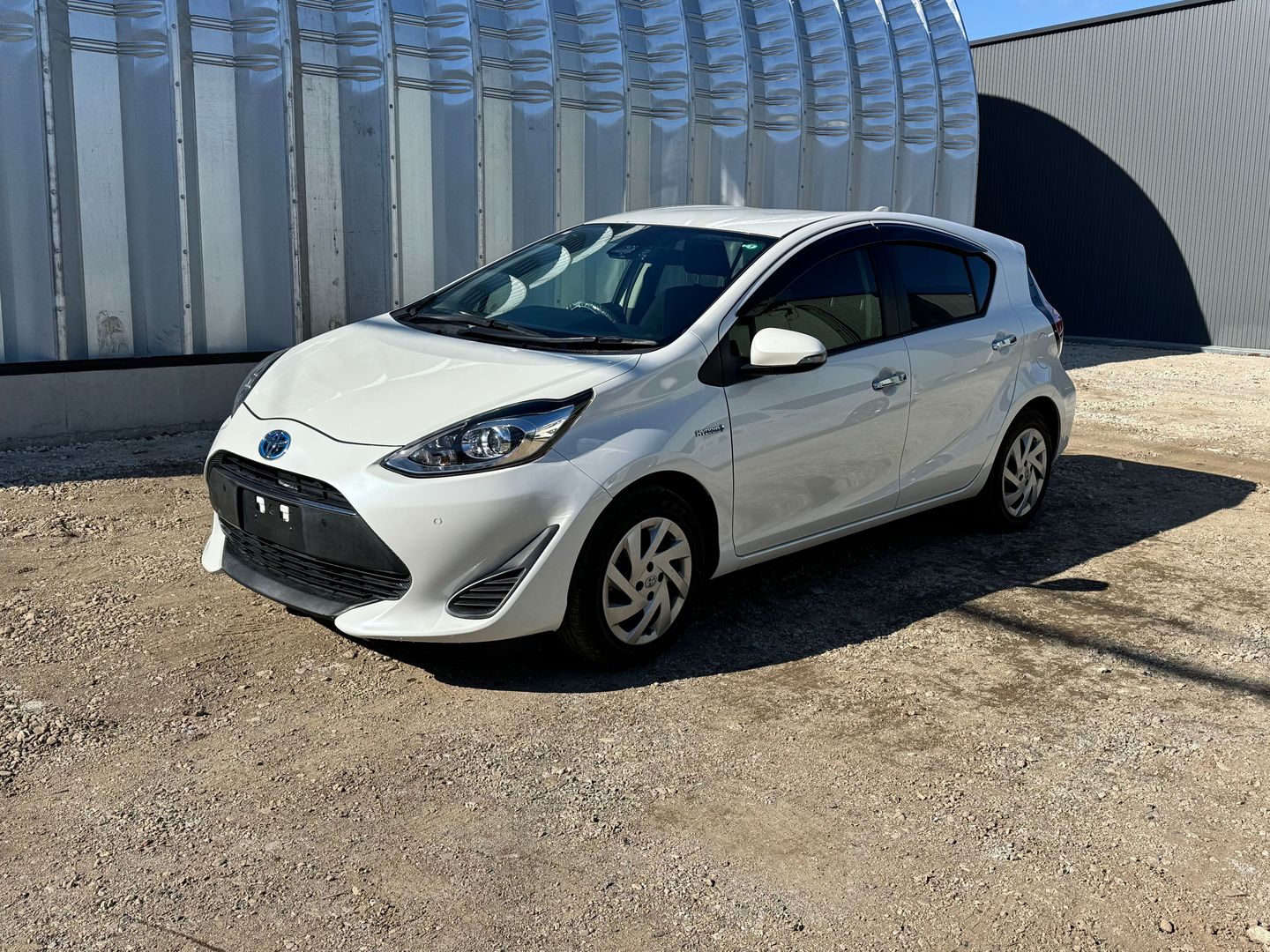 トヨタ アクア - R.V.Trading レンタカー